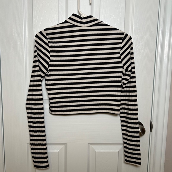 Striped Crop Shirt - Picture 2 of 4